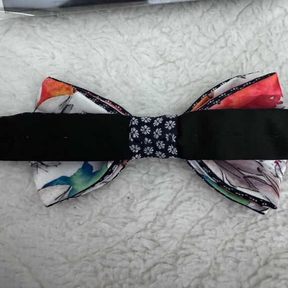Paisley & Gray Navy and White Floral Bow Tie - Picture 2 of 5